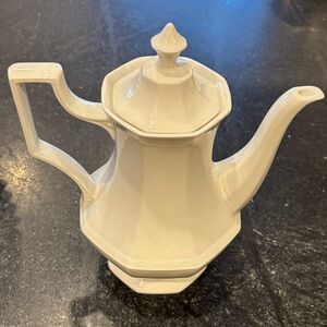 Johnson Brothers 6 cup coffee pot